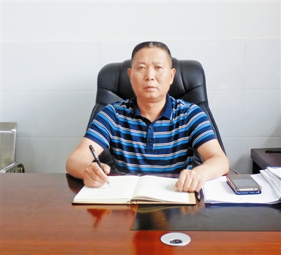 双河中学党总支书记,校长文伟