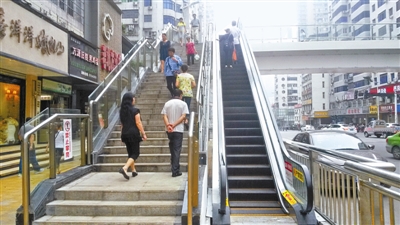 荷叶街人行天桥尽显温馨元素