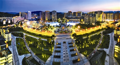 西外人民广场夜景 (赵季平 摄)