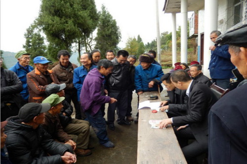 村干部不给办新农合怎么办 新农合为什么村干部收