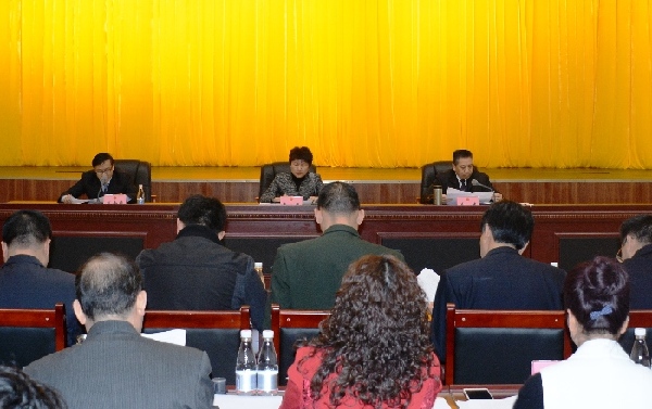  市三届人大七次会议主席团举行第三次会议