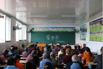 毛坝职校组织召开初中生家长会