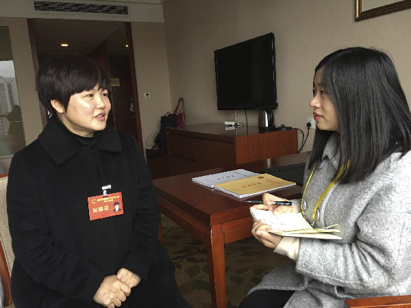 基层代表为农村空巢老人发声呼吁关注扶贫企业