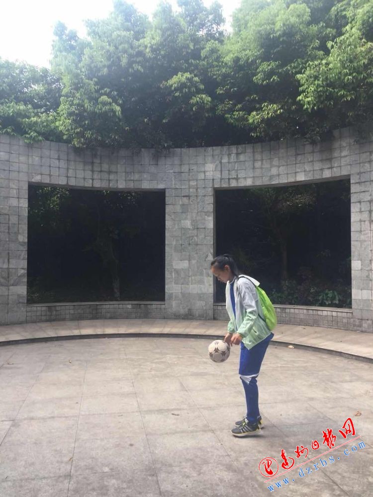 达州13岁女孩黄艺:梦想是踢进国家队