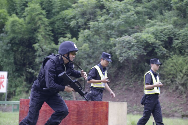 达州市公安机关开展2018年特巡警大比武