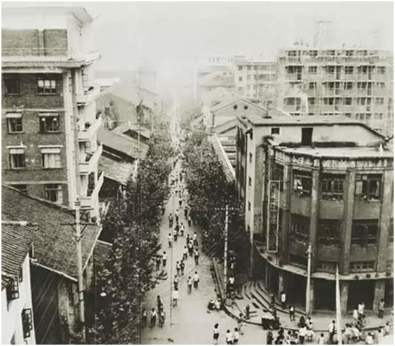 城正街人口_东汇城超市人口图片