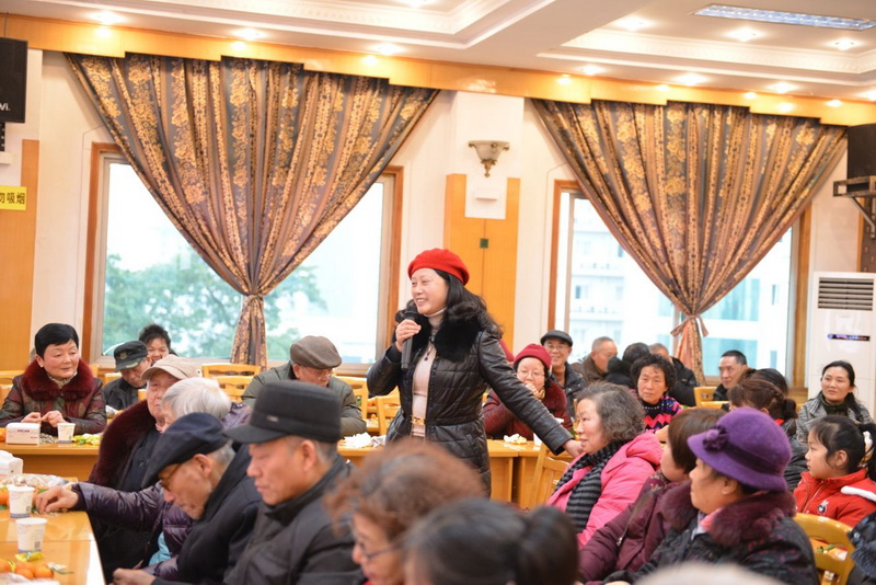 大竹县人民医院召开2019年离退休职工迎春座