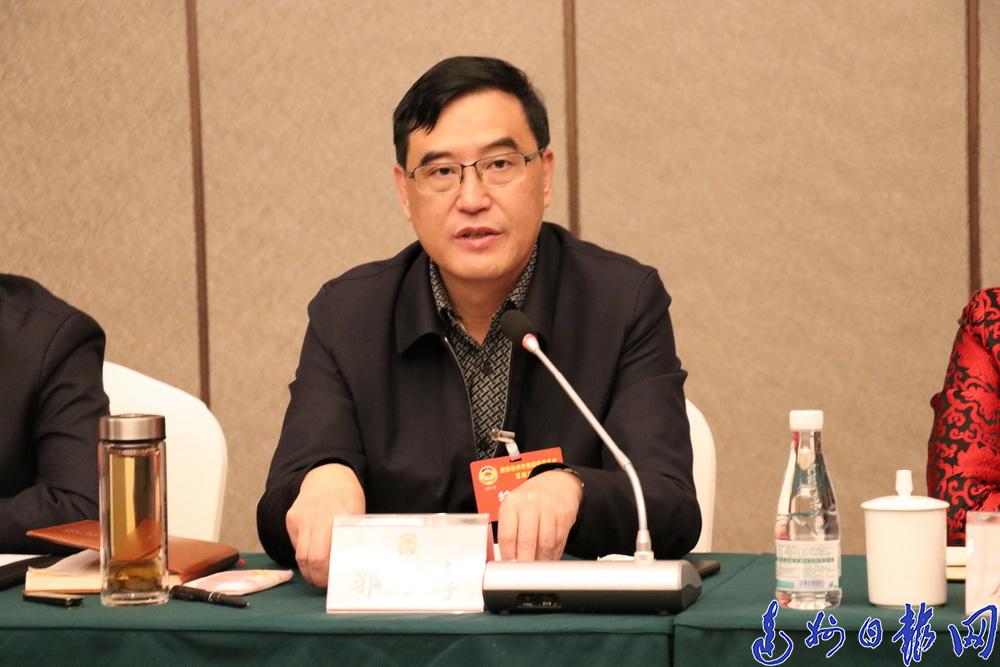 市政府听取政协委员对政府工作报告的意见建议