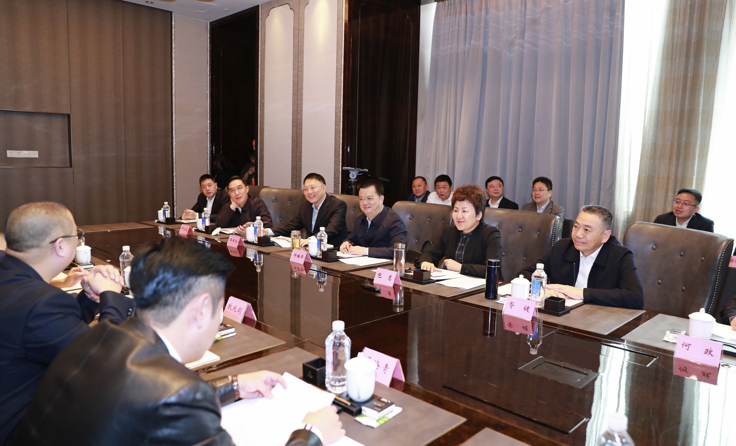 蓝润集团董事长_山东荣成蓝润集团图片(3)