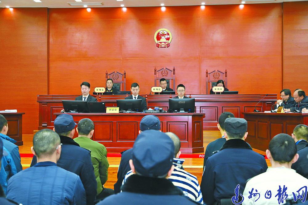 称霸一方道德败坏欺压残害群众渠县黑老大被判刑25年