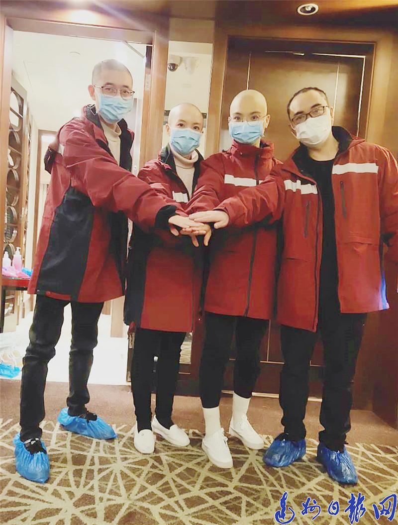 剃光头发轻装上阵! 宣汉4名医护人员走上武汉抗疫最前线