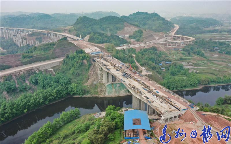 达州新机场年底达到校飞条件 机场大道在新机场运营前