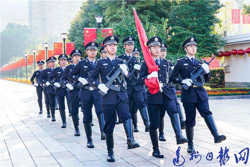  ?達州隆重舉行慶國慶升國旗儀式