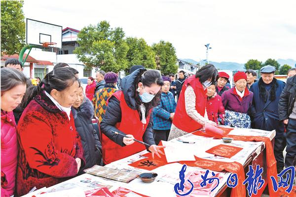  市文联开展“我们的中国梦·文化进万家”志愿公益服务活动