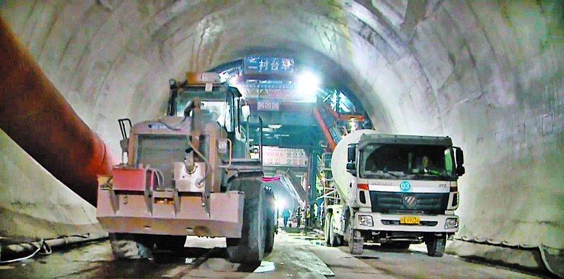  完成58％年度目标任务！成达万高铁华蓥山隧道掘进2000米