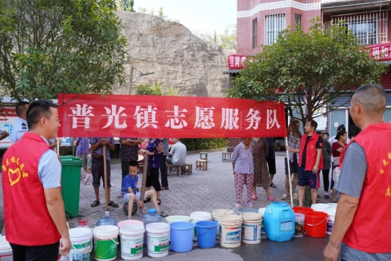  宣汉县各级党组织和广大党员干部冲锋在抗旱减灾一线
