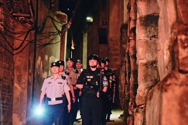  大竹开展联合夜巡
