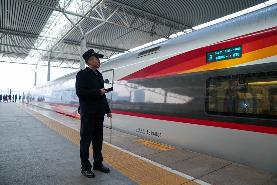 试验列车55301次从成都东站驶出（2）.jpg