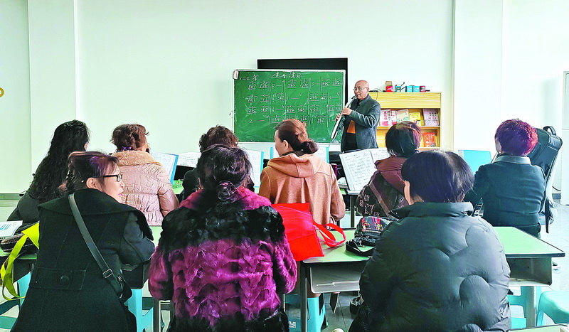  “吹”出来的乐趣！“零门槛”乐器电吹管受达城中老年人群体青睐