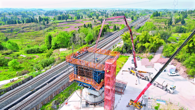  西达渝高铁取得关键性进展 柴湾特大桥转体连续梁0号块浇筑完成