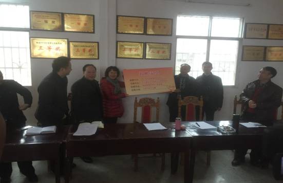 省经信委离退休党员干部为开江程家沟村贫困群