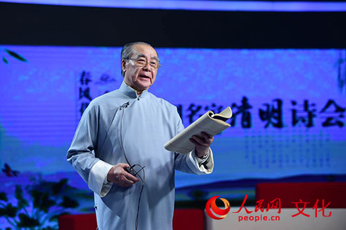 方明展古风雅韵王刚忆父亲落泪 - 达州日报网