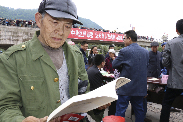 昨日 三下乡走进宣汉普光镇 - 达州日报网