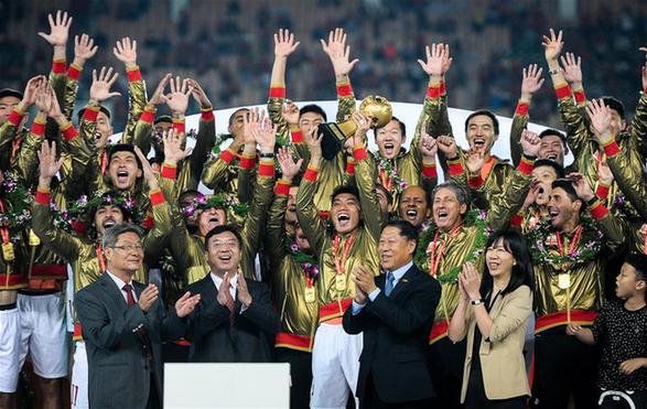 中超-恒大主场大胜鲁能捧杯 16岁小将替补当队