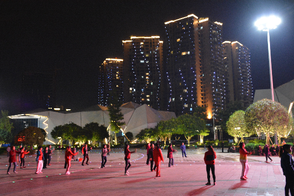 小区更换灭火器 安稳度冬季 - 达州日报网