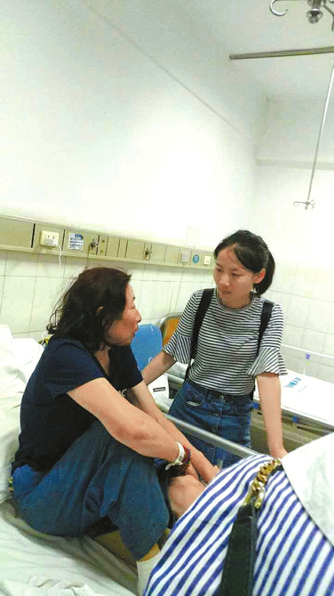 地震发生时 达州90后女导游断后搜救伤员拼尽