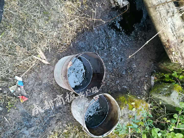 稀罕!渠县文崇村民打井钻出石油?