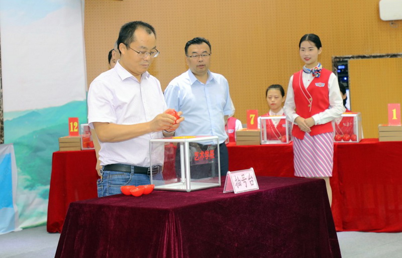 随机抽号选学生!宣汉县城区三所公办初中首次